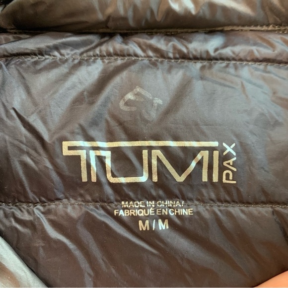 Women’s Tumi Pax Down Puffer Packable Jacket Size Medium Outerwear Lightweight - Picture 9 of 16